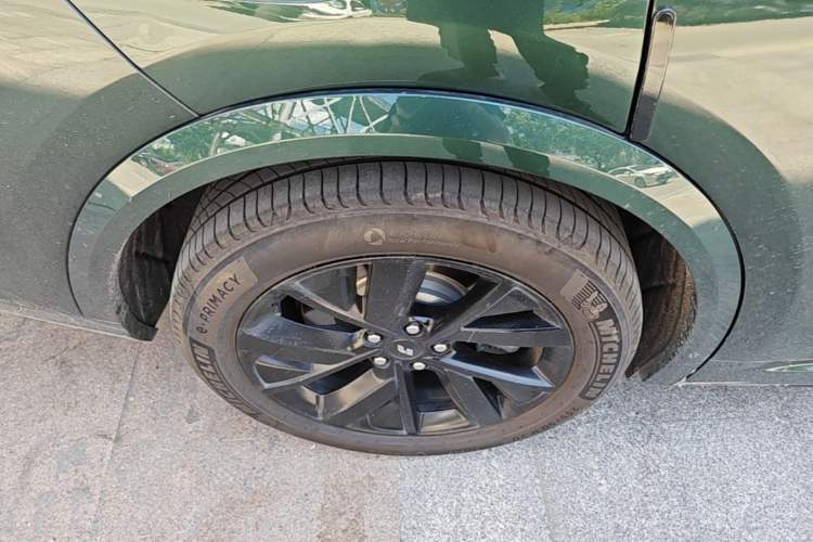 Used Li Auto L8 2023 Pro Model Right Rear Wheel Hub