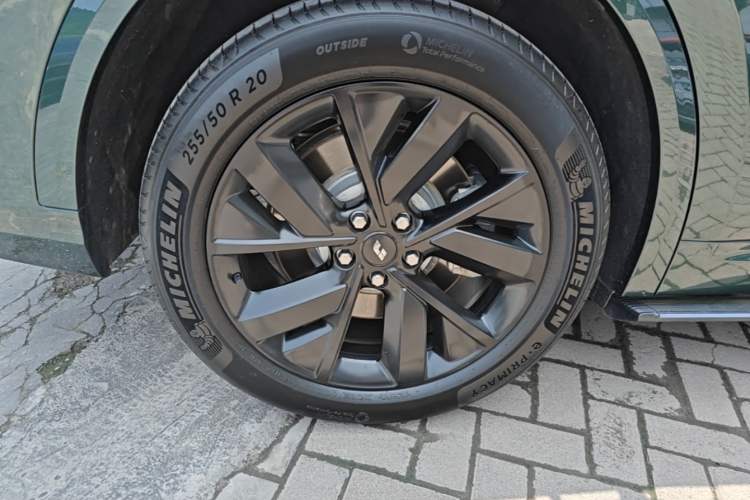 Used Li Auto L8 2023 Pro Model Right Rear Wheel Hub