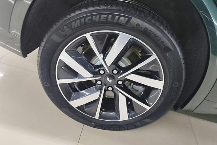Used Li Auto L8 2023 Max model Right Rear Wheel Hub
