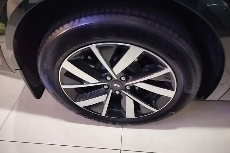 Used Li Auto L8 2023 Pro Model Right Rear Wheel Hub