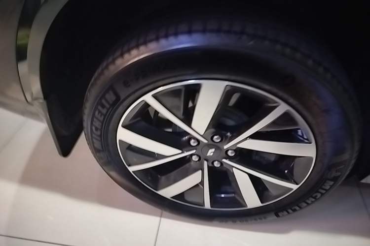 Used Li Auto L8 2023 Pro Model Right Rear Wheel Hub
