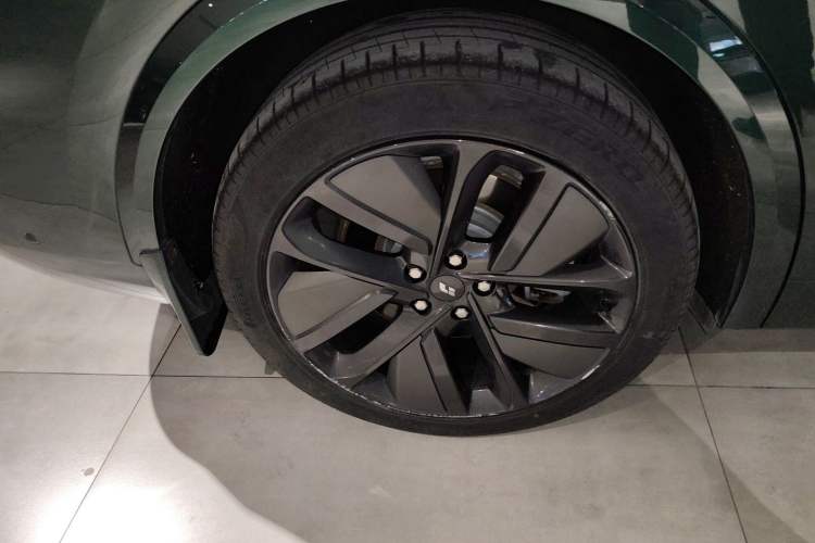 Used Li Auto L8 2023 Pro Model Right Rear Wheel Hub