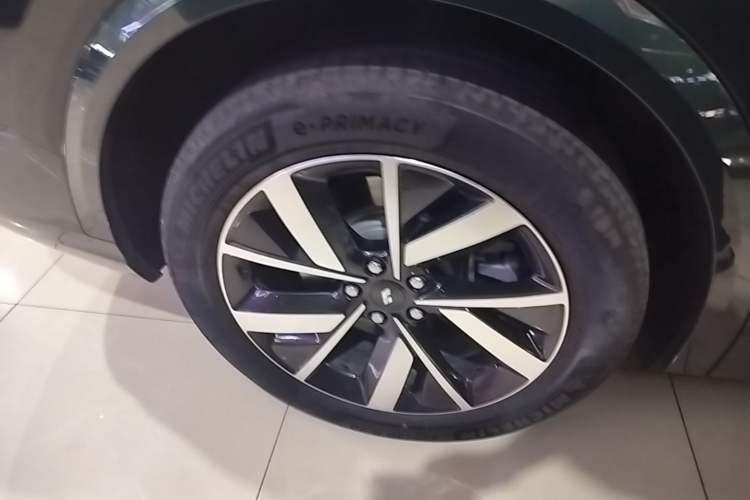 Used Li Auto L8 2023 Pro Model Right Rear Wheel Hub