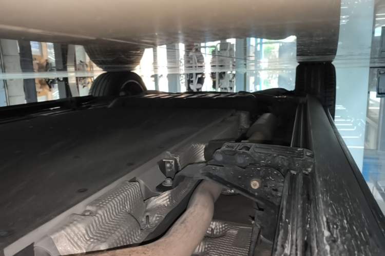 Used Li Auto L8 2023 Max model Right Side Sill