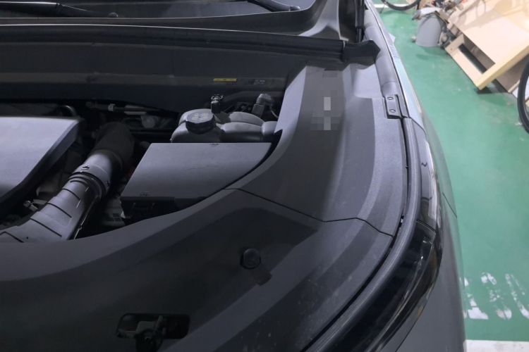 Used Li Auto L8 2023 Pro Model Engine Bay Left