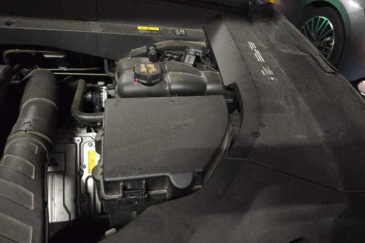 Used Li Auto L8 2023 Pro Model Engine Bay Left