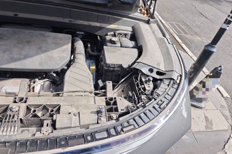Used Li Auto L8 2023 Pro Model Engine Bay Left