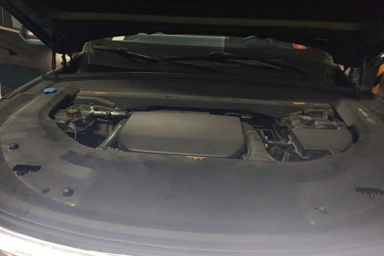 Used Li Auto L8 2023 Pro Model Engine Bay