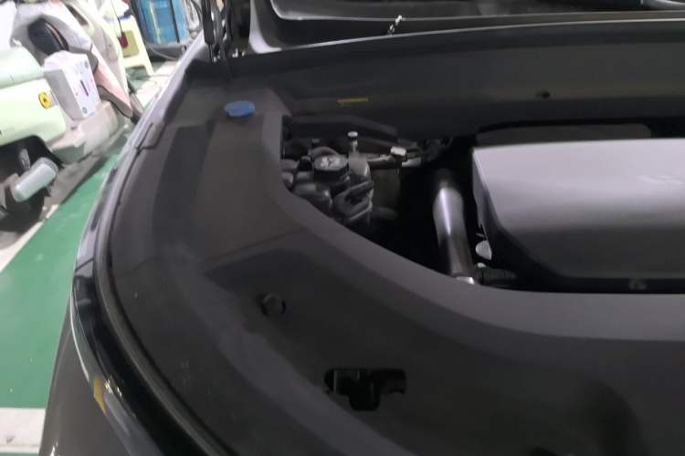Used Li Auto L8 2023 Pro Model Engine Bay Right