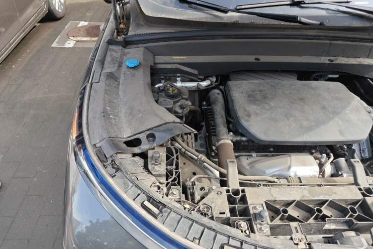 Used Li Auto L8 2023 Pro Model Engine Bay Right