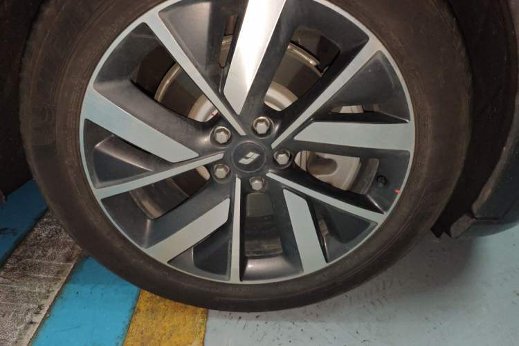 Used Li Auto L8 2023 Pro Model Right Front Wheel Hub