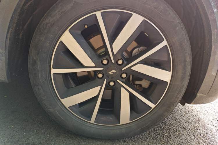 Used Li Auto L8 2023 Air model Right Front Wheel Hub