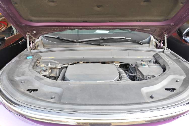 Used Li Auto L8 2023 Pro Model Engine Bay