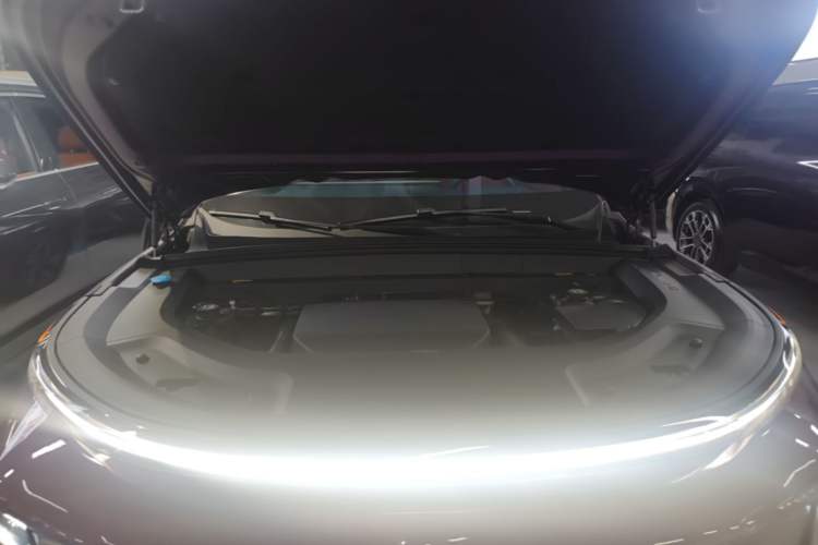 Used Li Auto L8 2023 Pro Model Engine Bay