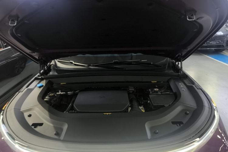 Used Li Auto L8 2023 Pro Model Engine Bay