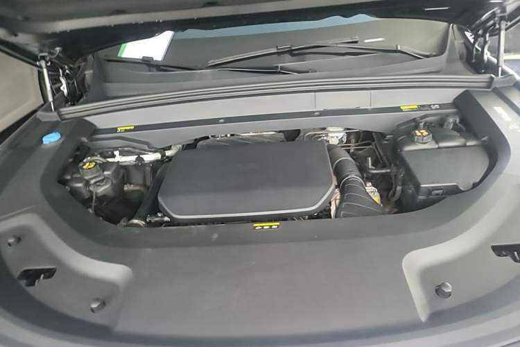 Used Li Auto L8 2023 Pro Model Engine Bay