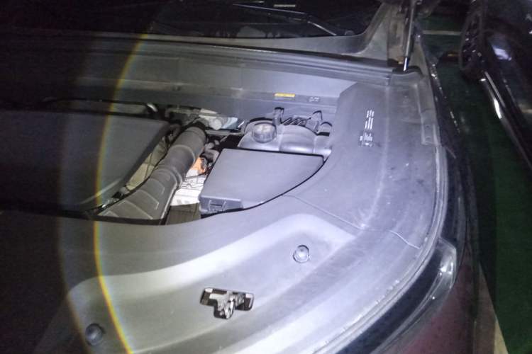 Used Li Auto L8 2023 Pro Model Engine Bay Left