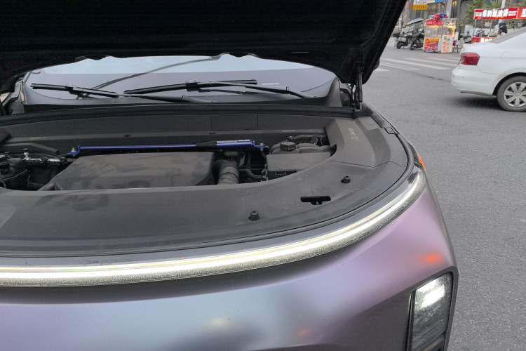 Used Li Auto L8 2023 Pro Model Engine Bay Left