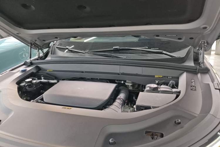 Used Li Auto L8 2023 Pro Model Engine Bay