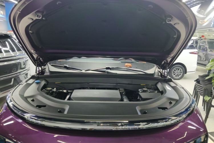 Used Li Auto L8 2023 Pro Model Engine Bay
