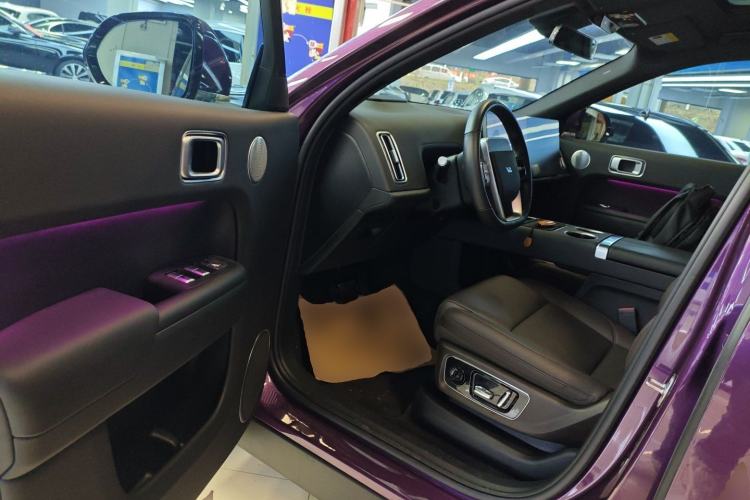 Used Li Auto L8 2023 Air model Interior 3