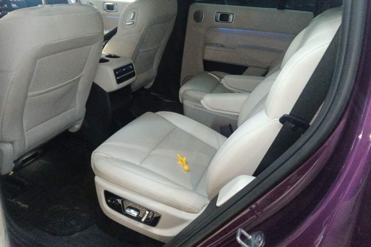 Used Li Auto L8 2023 Max model Interior 4