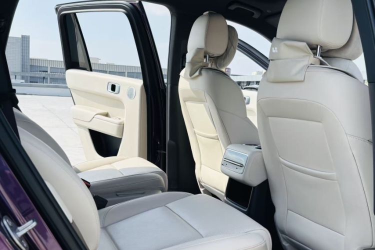 Used Li Auto L8 2023 Pro Model Interior 6