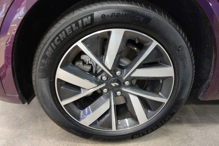 Used Li Auto L8 2023 Air model Left Front Wheel Hub