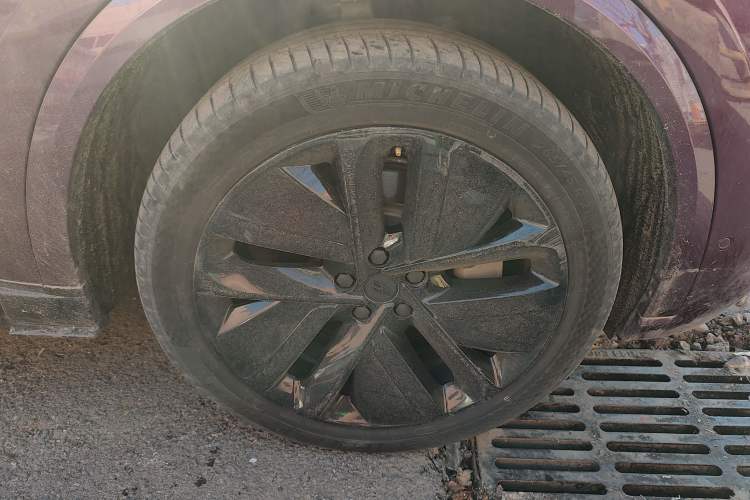 Used Li Auto L8 2023 Max model Right Front Wheel Hub