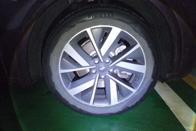 Used Li Auto L8 2023 Pro Model Right Front Wheel Hub
