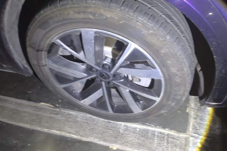 Used Li Auto L8 2023 Max model Right Front Wheel Hub