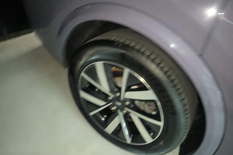 Used Li Auto L8 2023 Pro Model Right Rear Wheel Hub