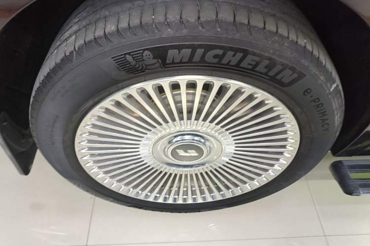Used Li Auto L8 2023 Max model Right Rear Wheel Hub