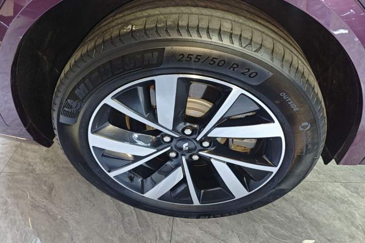 Used Li Auto L8 2023 Air model Right Rear Wheel Hub