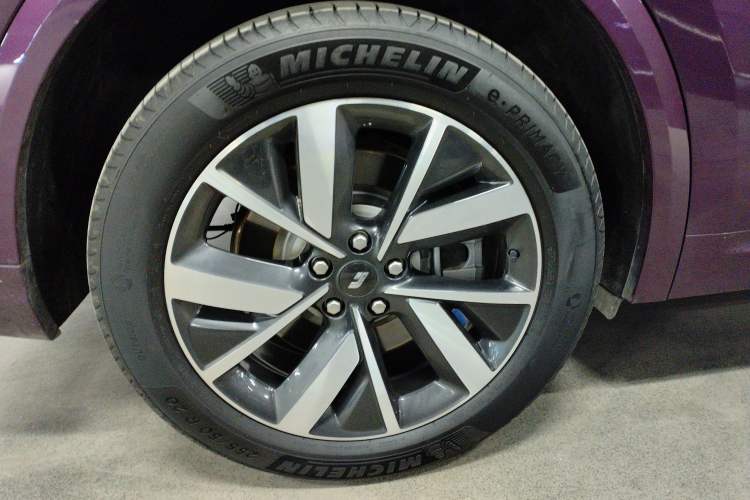 Used Li Auto L8 2023 Air model Right Rear Wheel Hub