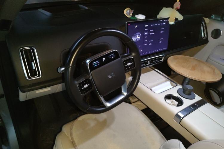 Used Li Auto L8 2023 Pro Model Center Console