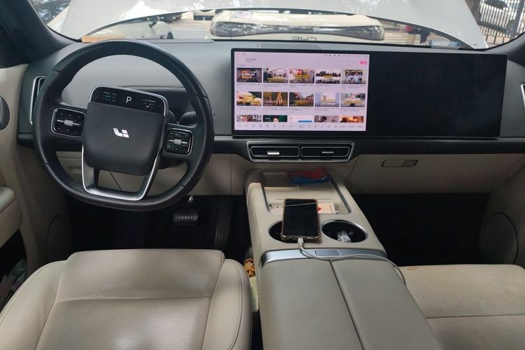 Used Li Auto L8 2023 Pro Model Center Console