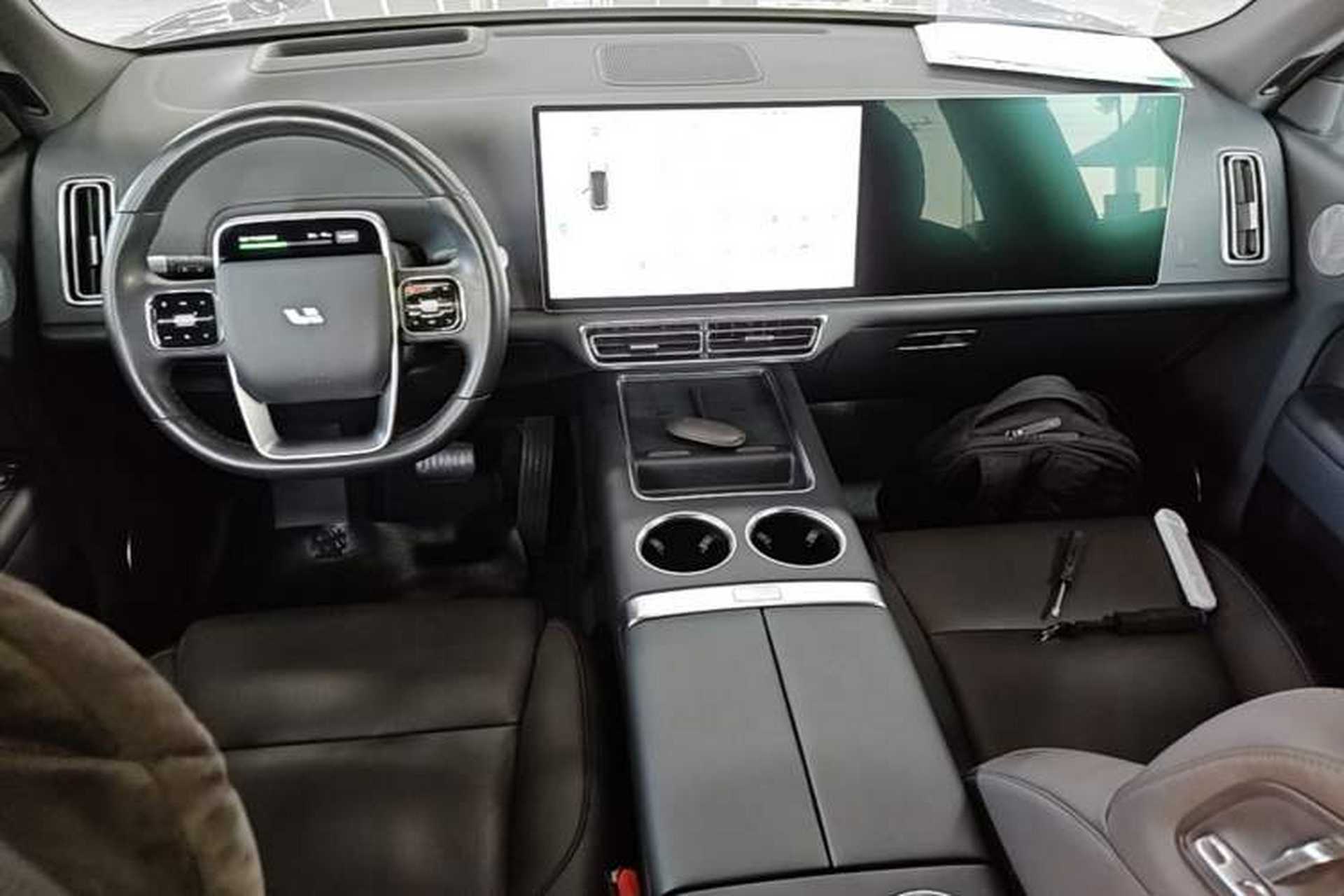 Used Li Auto L8 2023 Pro Model Center Console