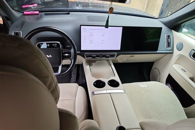 Used Li Auto L8 2023 Pro Model Center Console