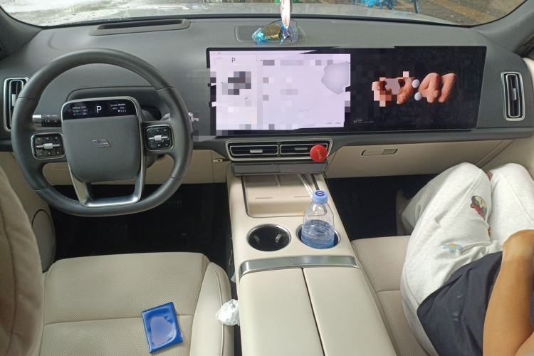 Used Li Auto L8 2023 Pro Model Center Console