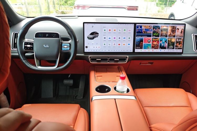 Used Li Auto L8 2023 Pro Model Center Console