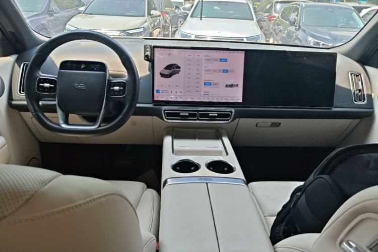 Used Li Auto L8 2023 Pro Model Center Console