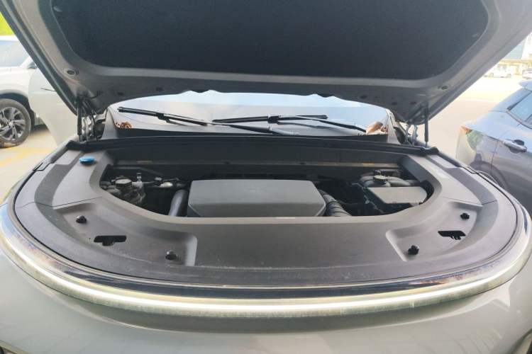 Used Li Auto L8 2023 Pro Model Engine Bay