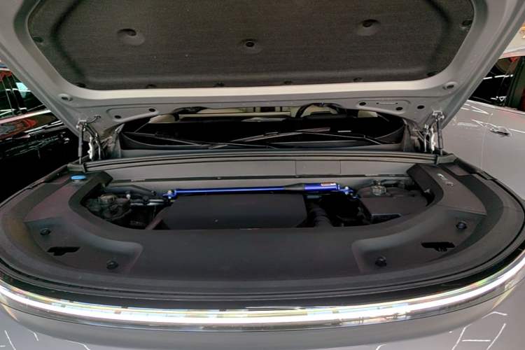 Used Li Auto L8 2023 Pro Model Engine Bay