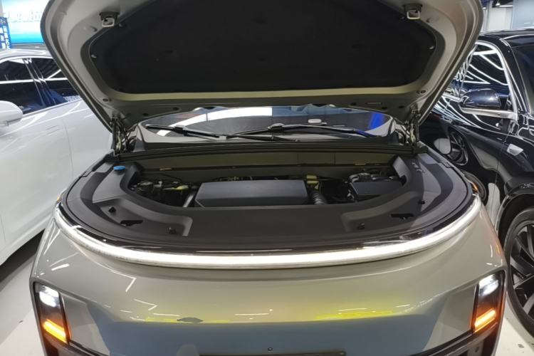 Used Li Auto L8 2023 Pro Model Engine Bay