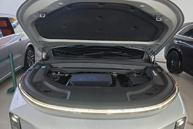 Used Li Auto L8 2023 Pro Model Engine Bay