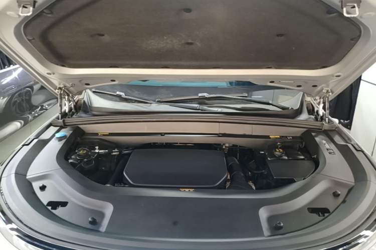 Used Li Auto L8 2023 Air model Engine Bay