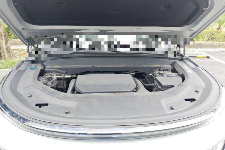 Used Li Auto L8 2023 Pro Model Engine Bay
