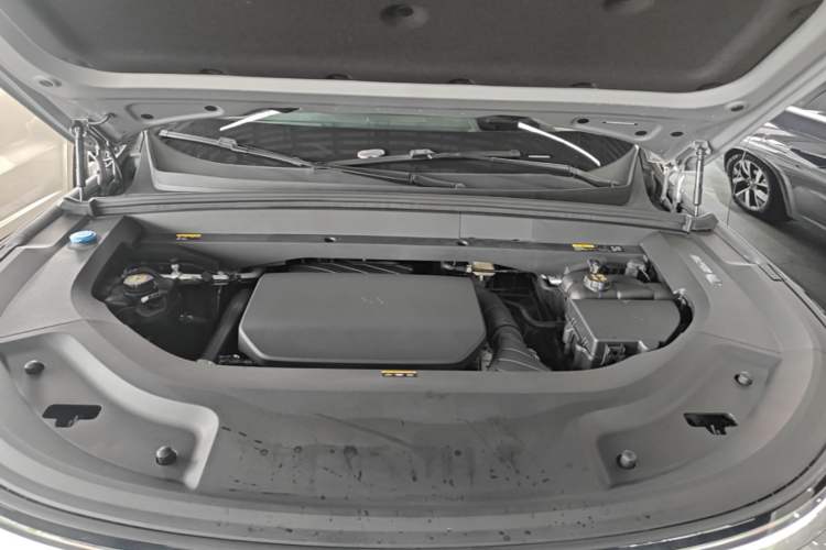 Used Li Auto L8 2023 Pro Model Engine Bay