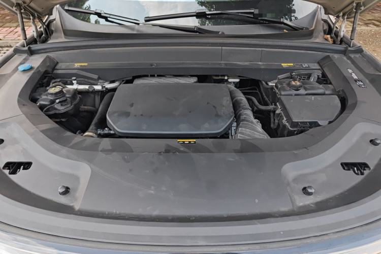 Used Li Auto L8 2023 Pro Model Engine Bay